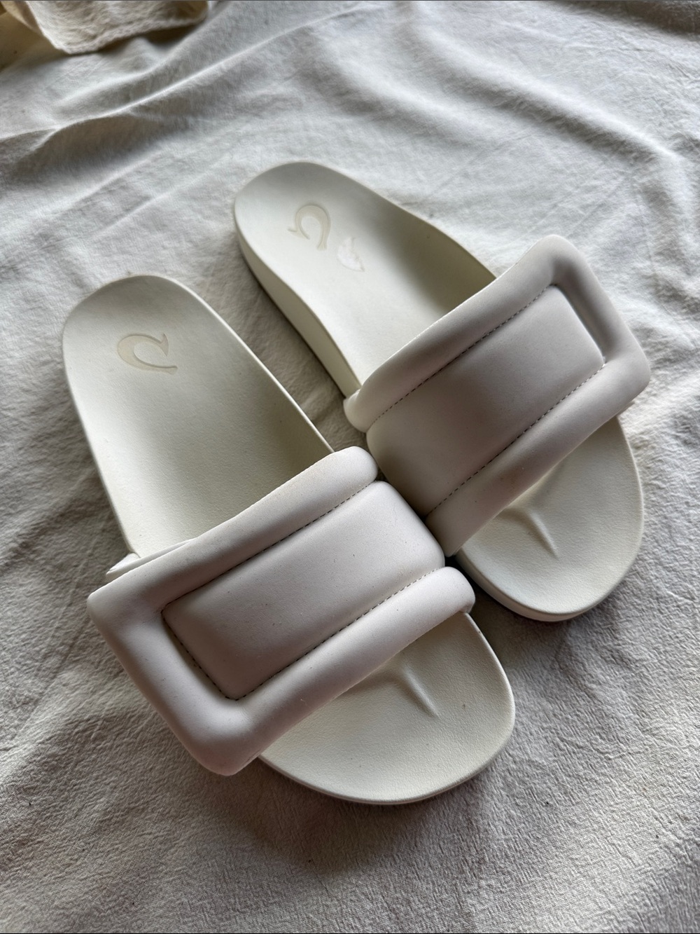 Olukai Women White SunBeam Slide Sandals